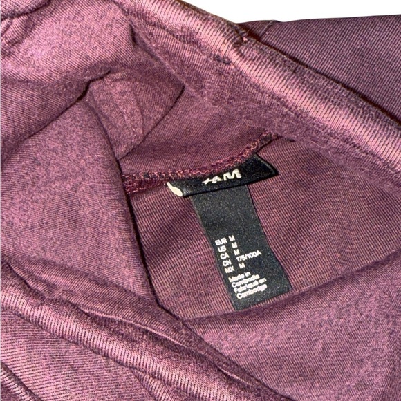 5/$25 H&M Maroon High-Neck Sweatshirt - Picture 5 of 5